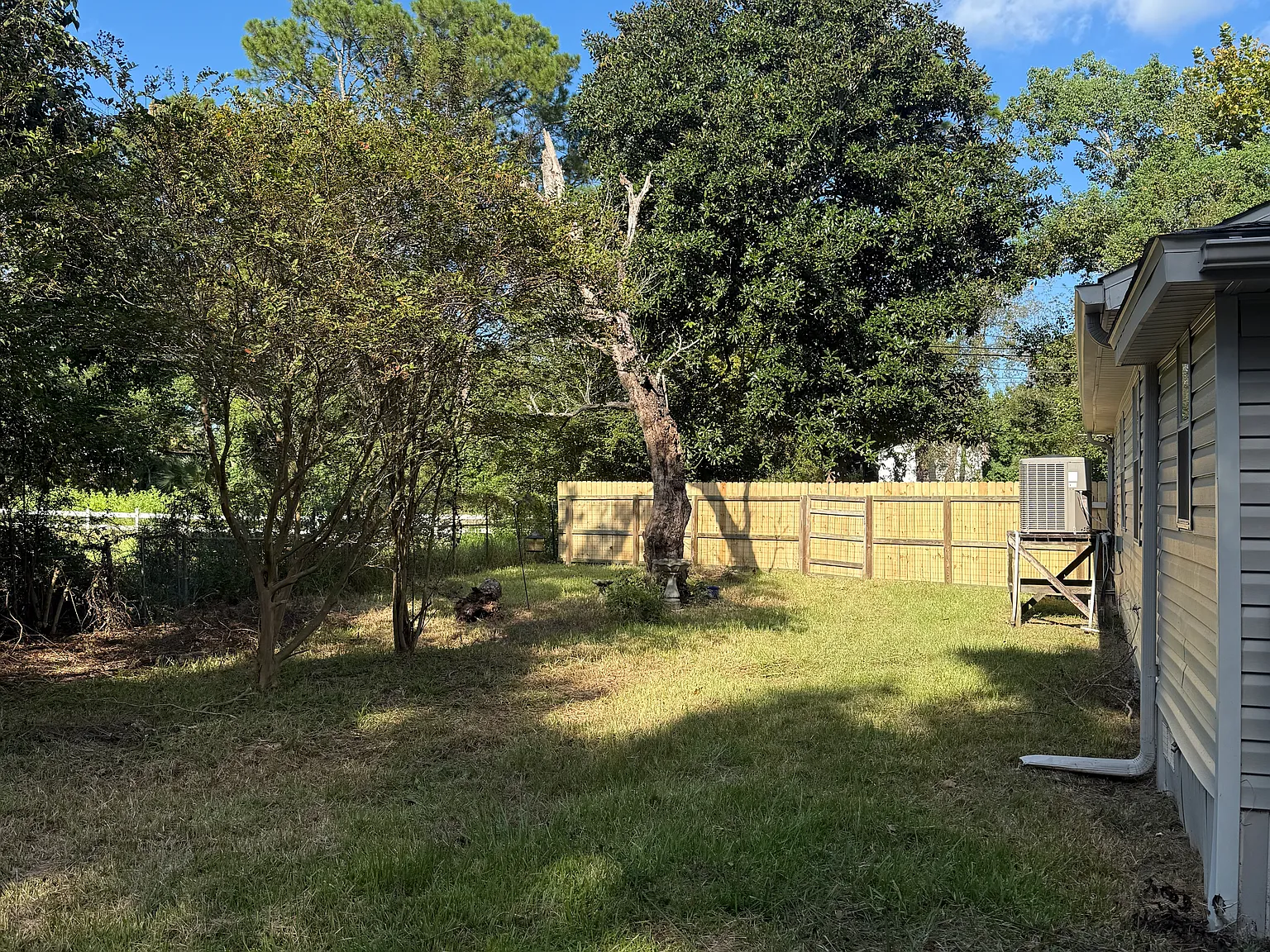3 bed, 1.5 bath, 1377 sqft, $2,199 — Photo 4