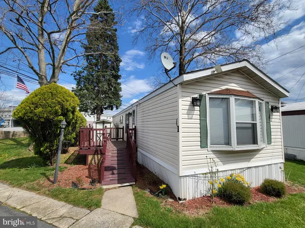 1 Daytona Blvd, Carlisle, PA 17015