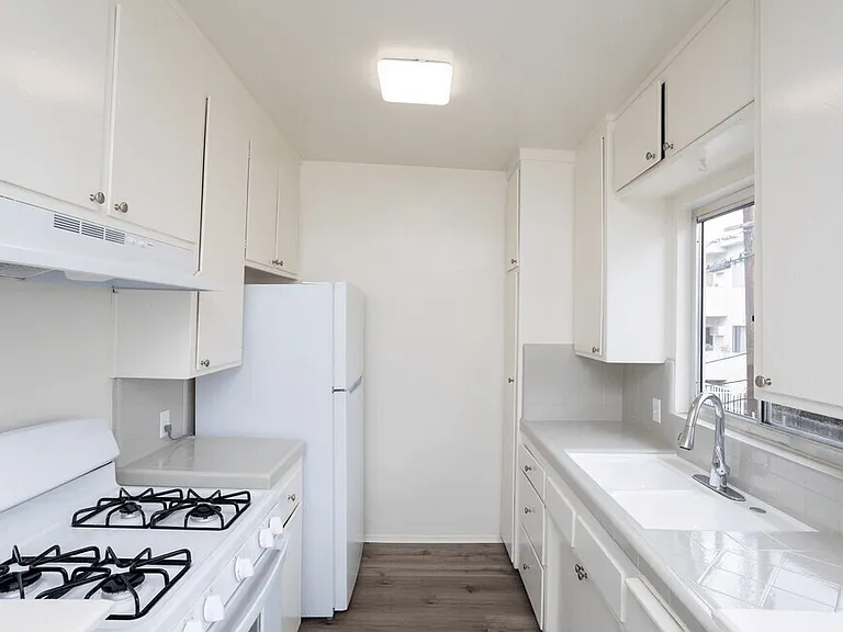 Lido Apartments - 3648 Westwood Blvd — Photo 10