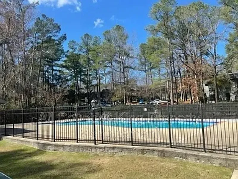 Building Photo - 1866 Tryon Dr #8