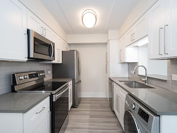 2nd image of 626 E Woodland Park Ave APT 302