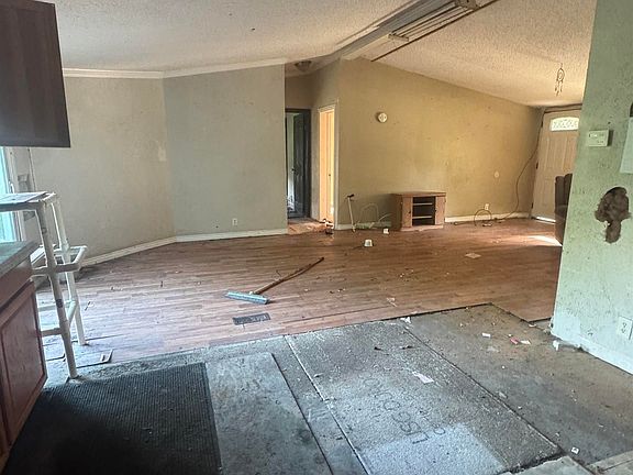 3rd image of 16401 Janan Dr