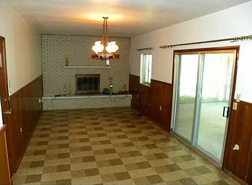 4th image of 5894 N Victoria Dr