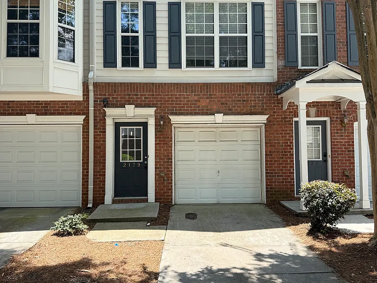 2179 Dillard Xing — Photo 10