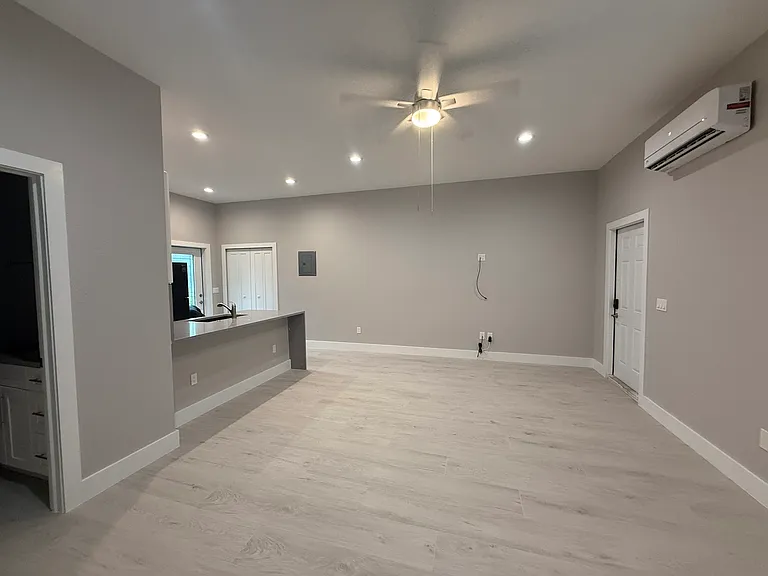 7035 Babcock Rd #C — Photo 9