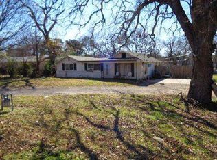 7229 Charbonneau Rd, Lake Worth, TX 76135