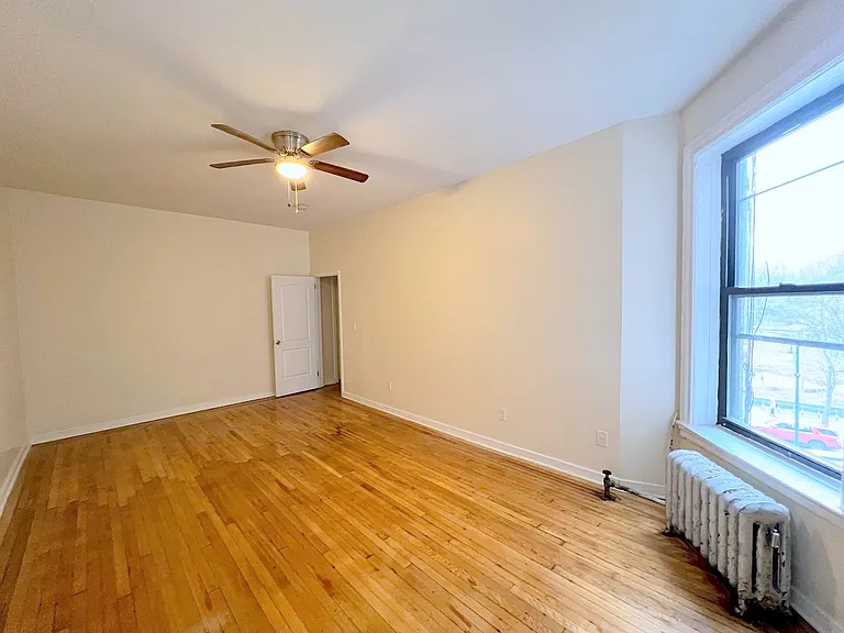 35 Central Park N #4D — Photo 3