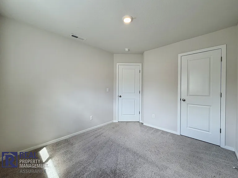 873 N 19th Ave — Photo 14
