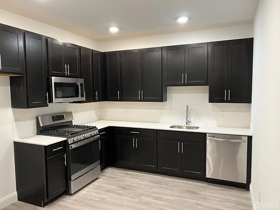 37 Main St #7