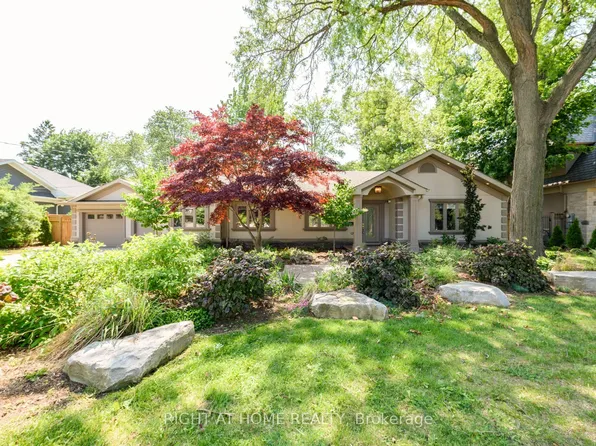 176 Maplewood Rd, Mississauga, ON L5G 2M6