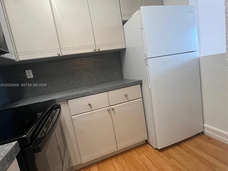 820 Euclid Ave #303 — Photo 6