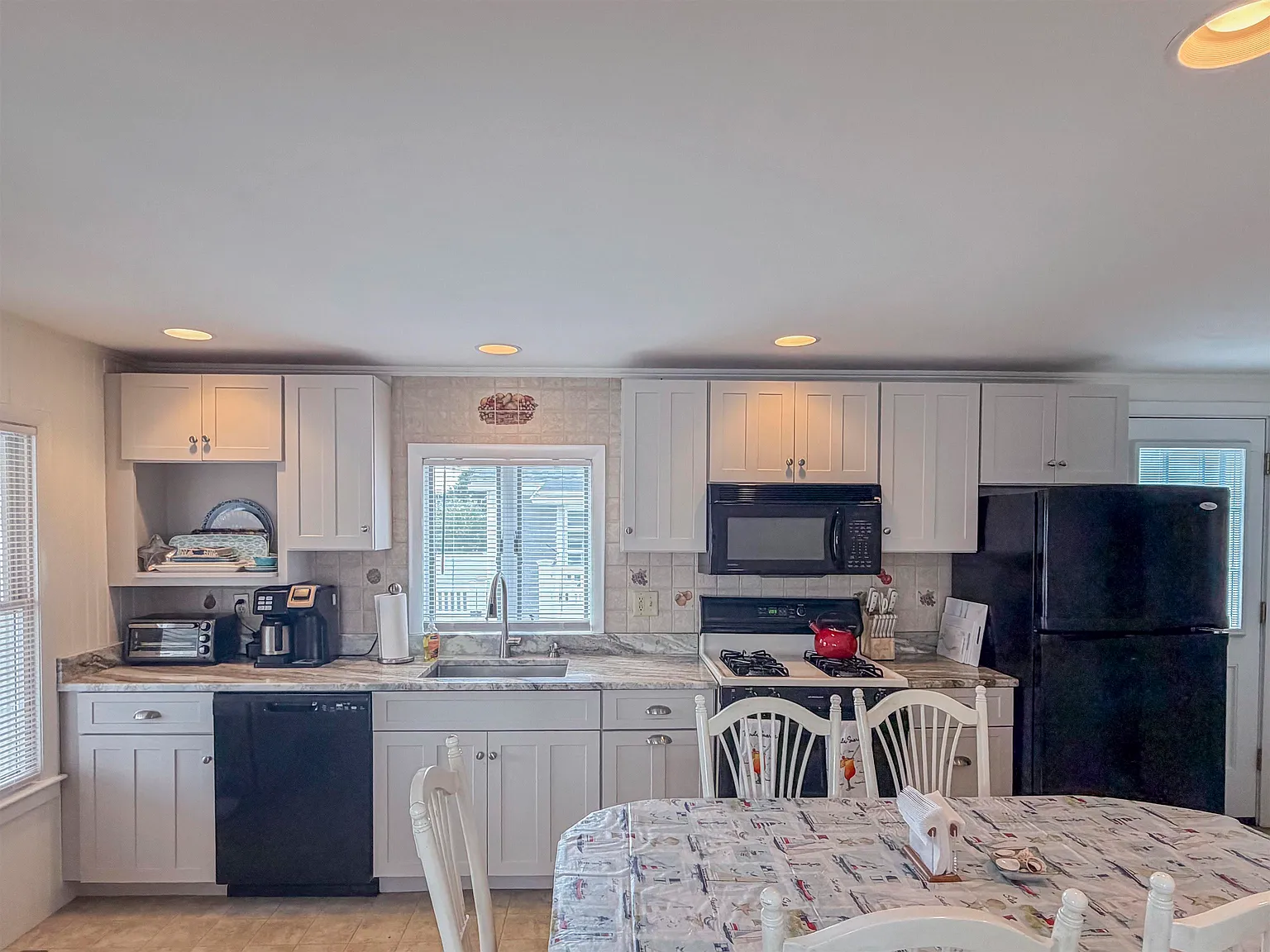 3 bed, 1.5 bath, 1116 sqft, $2,800 — Photo 4