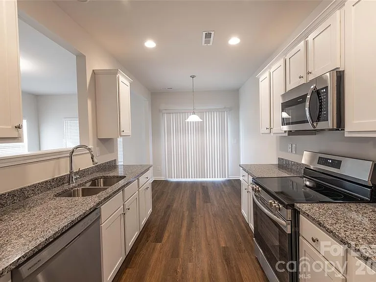 1419 Amhurst St — Photo 22