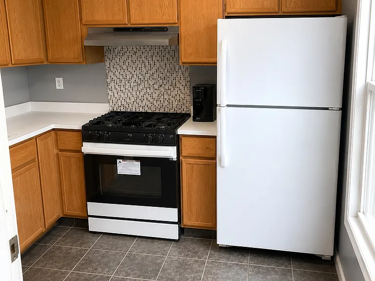 425 Euclid Ave — Photo 2