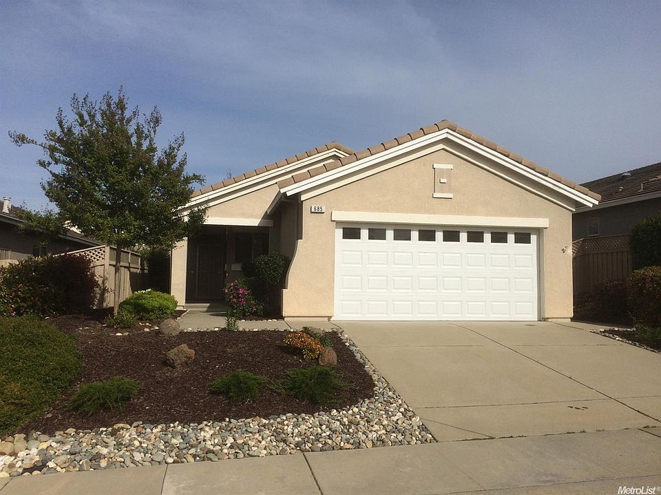 1st image of 685 Geary Ln