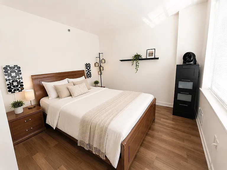 250 King St #438 — Photo 6