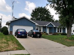 2432 Winding Creek Dr, Maumee, OH 43537