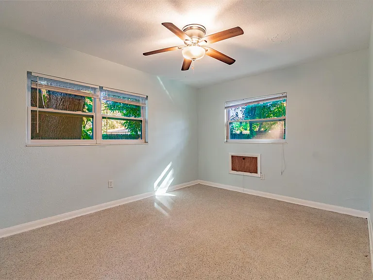 677 Oakwood Dr — Photo 10