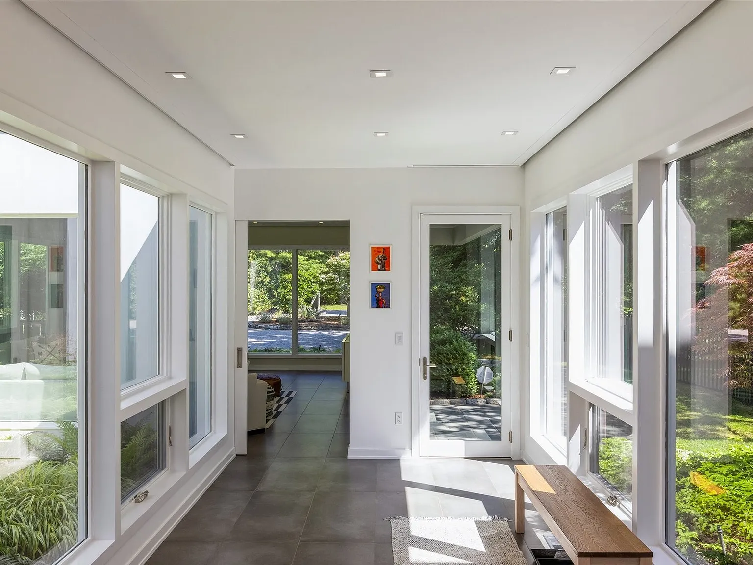 Contemporary Multi Level Home on Picturesque Acre Lot — Photo 2