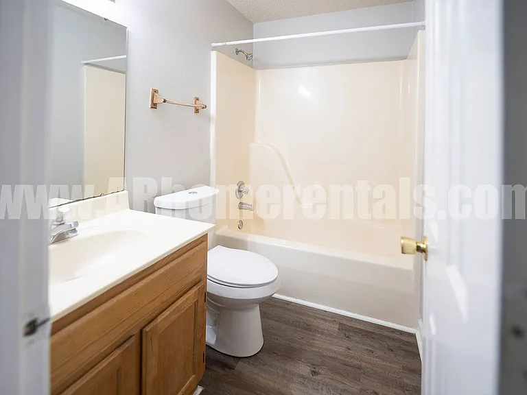 2415 Washington Ave — Photo 6