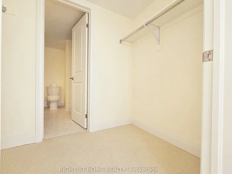 1970A Victoria Park Ave #24 — Photo 7