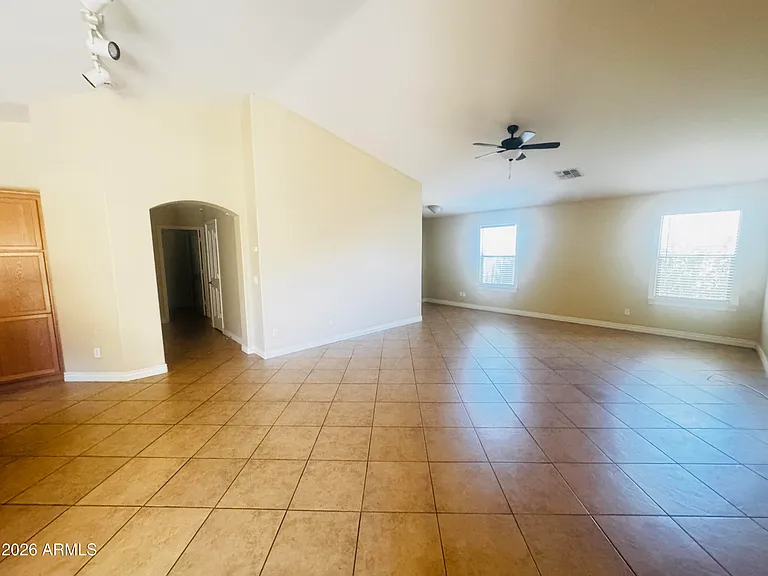 2927 E Mead Dr — Photo 3