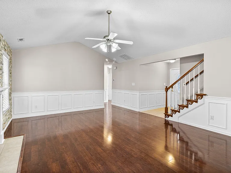 530 Sunpointe Dr — Photo 8
