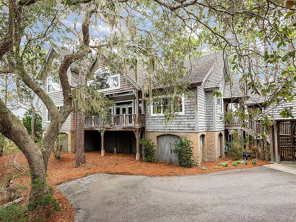 1st image of 8 Club Cottage Ln