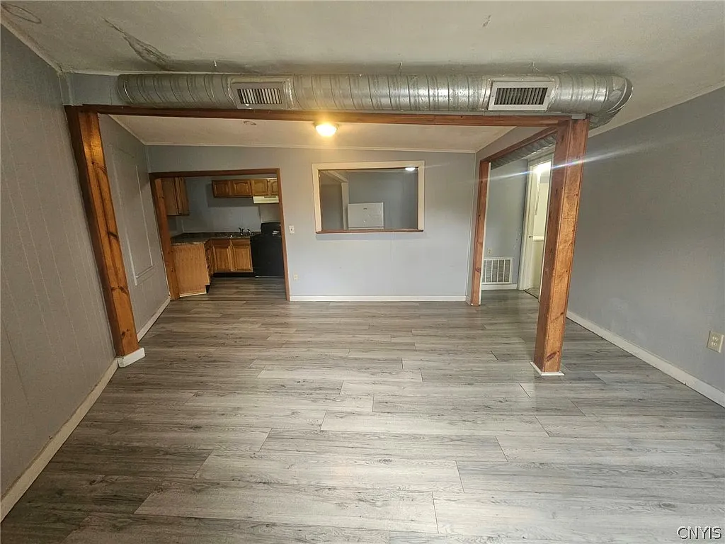 2 bed, 1.0 bath, 7154 sqft, $1,450 — Photo 3