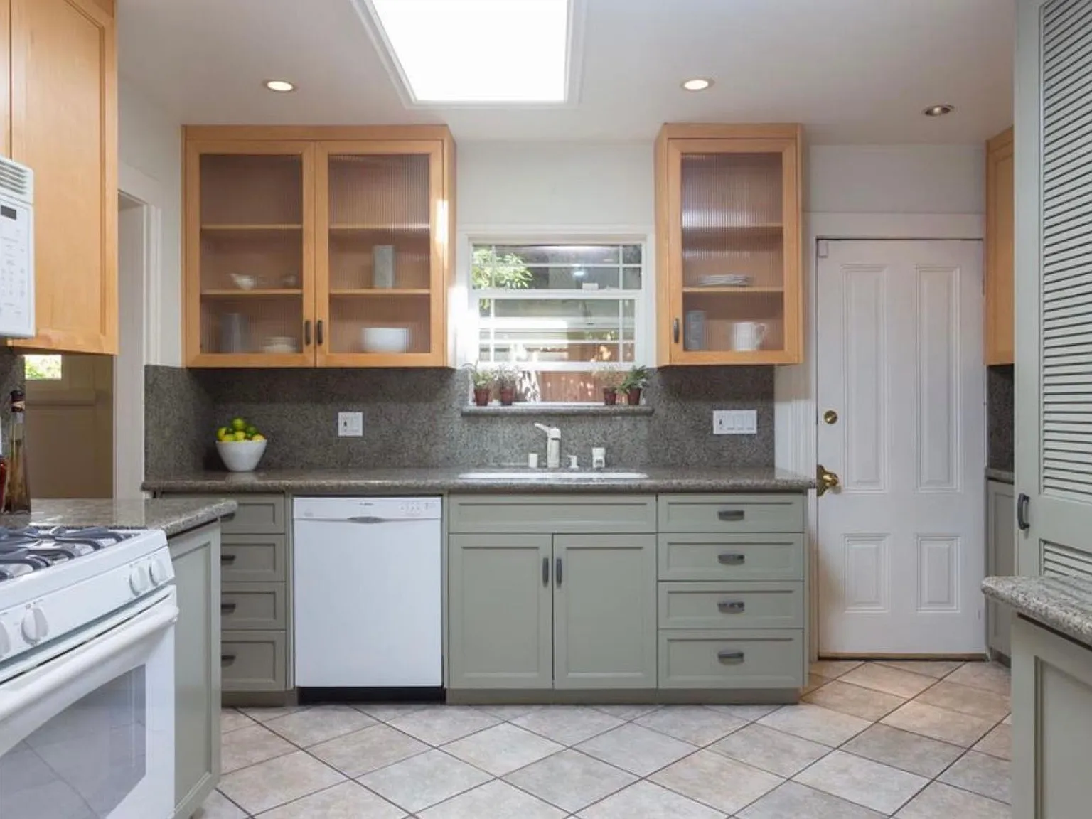 2 bed, 1200 sqft, $5,400 — Photo 4