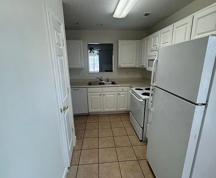 2411 Vancastle Way — Photo 6