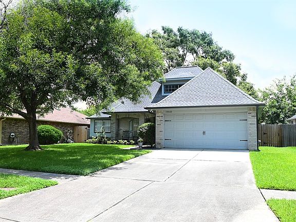Double wide driveway for ample parking space