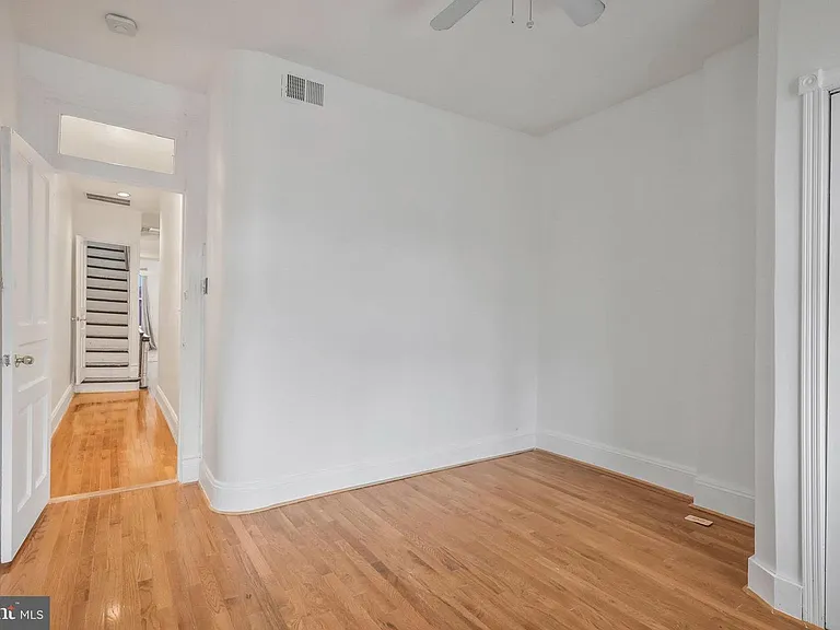 30 R St NE — Photo 29