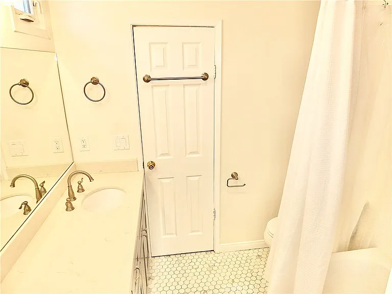 4036 E Vermont St — Photo 41