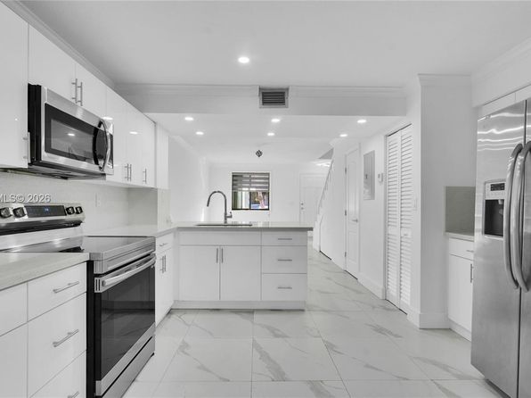 1917 SW 107th Ave APT 708