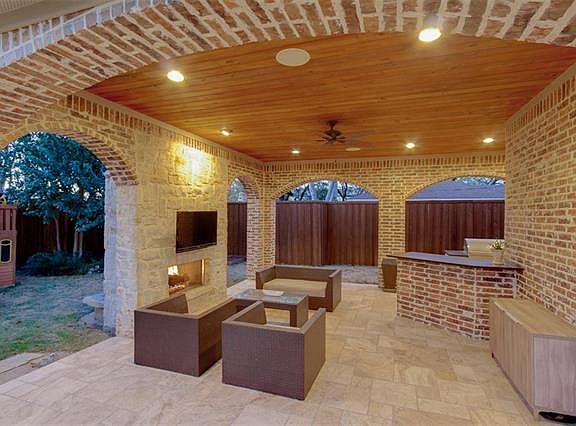 4th image of 10823 Camellia Dr