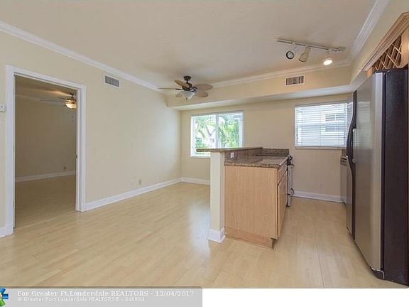 5th image of 924 SE 2nd St APT 13