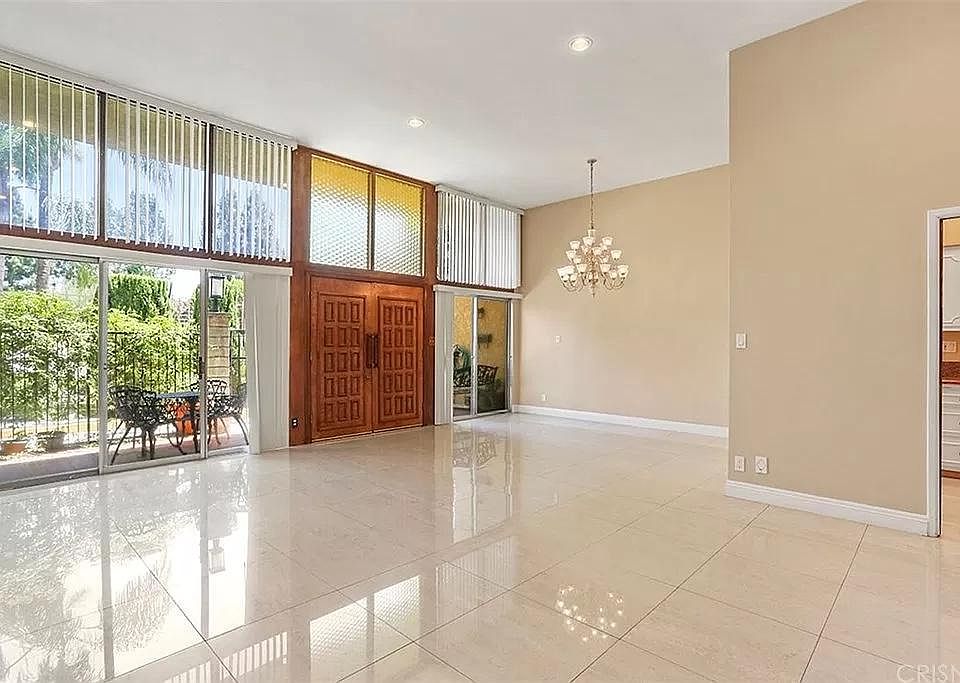 1st image of 5429 Yarmouth Ave #24