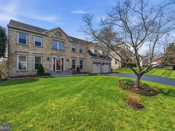 12005 Meadowville Ct, Herndon, VA 20170