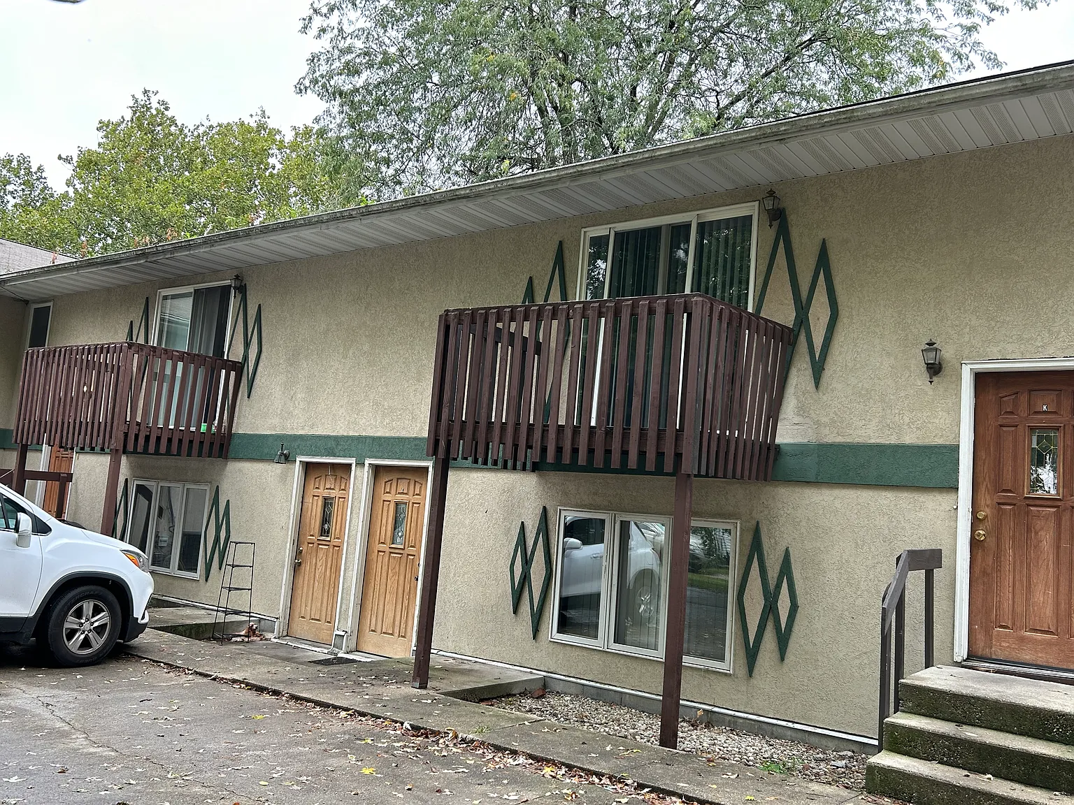 2 bed, 890 sqft, $990 — Photo 1