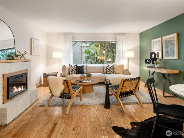 3820 NE 155th Place #403, Lake Forest Park, WA 98155