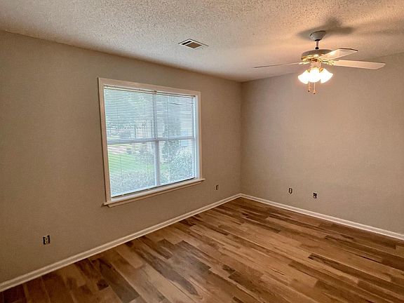 5th image of 425 39th St
