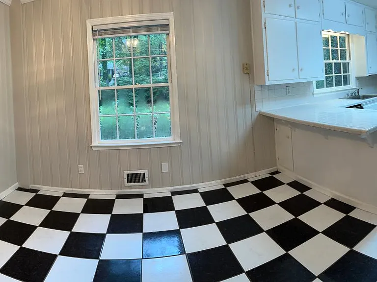 4179 Shawnee Ln NE — Photo 2