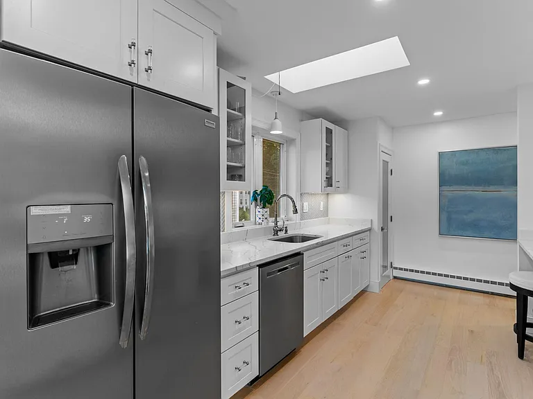 93 Riverside Dr — Photo 19