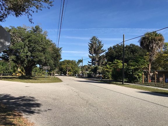 4th image of 276 Kingston Dr