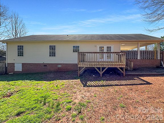 3rd image of 141 Pratt Ln