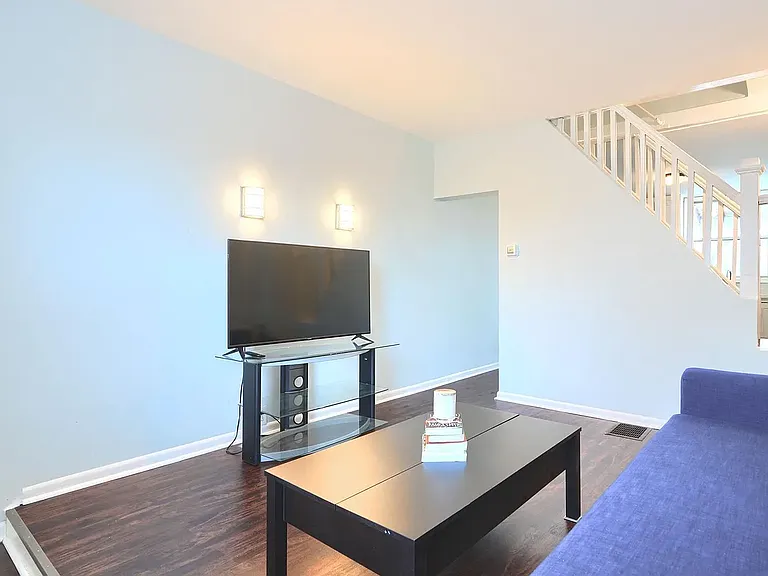 321 S Fagley St — Photo 3