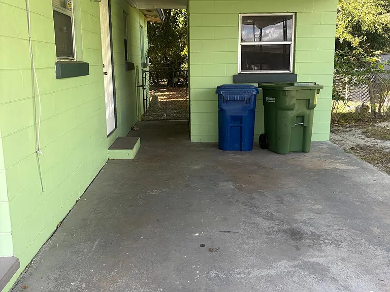 2105 Edwin St NE — Photo 2