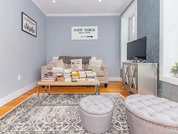 4th image of 104 Seigel St APT 3