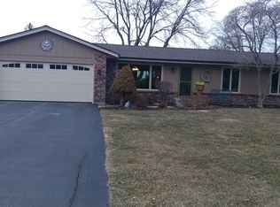 1028 Donna Dr, Belvidere, IL 61008